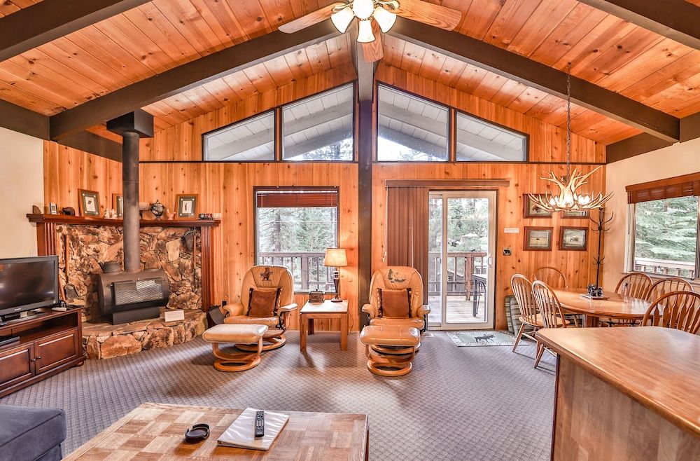 undefined Cherry Hills Cabin - Sleeps 6, No Pets, Family Fun! 10