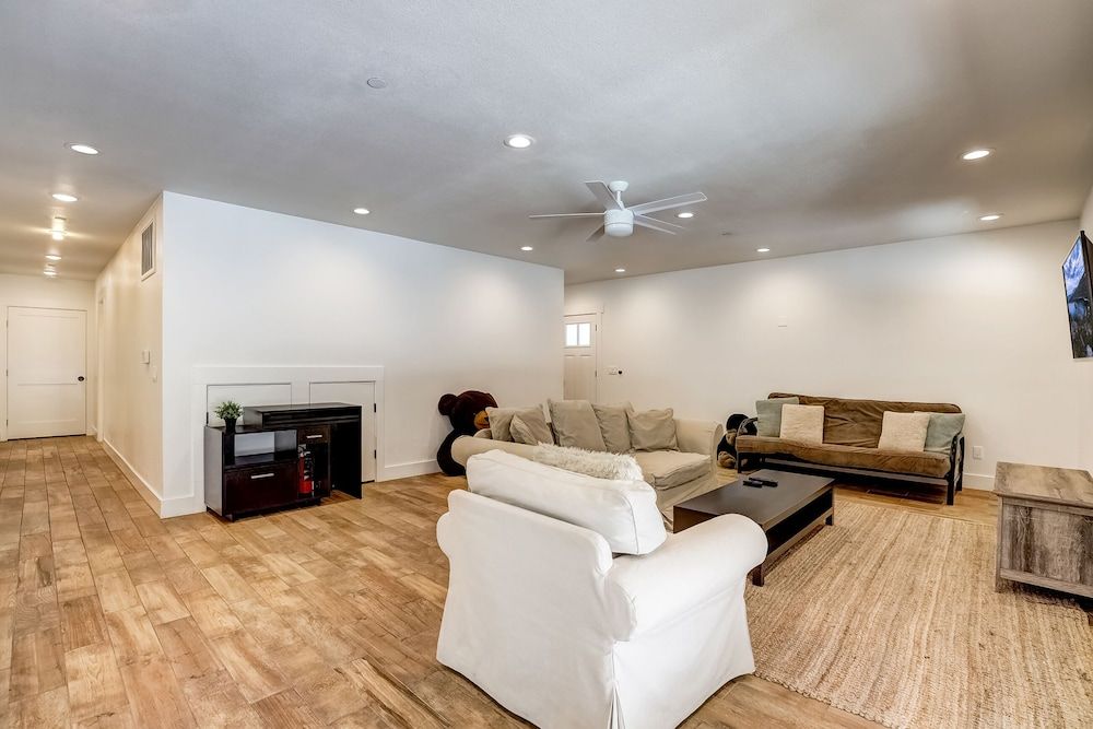 Amachen Cabin - Pet & Family Friendly - Woof Woof! House, Multiple Beds, Balcony, Mountain View (Amachen Cabin) 20