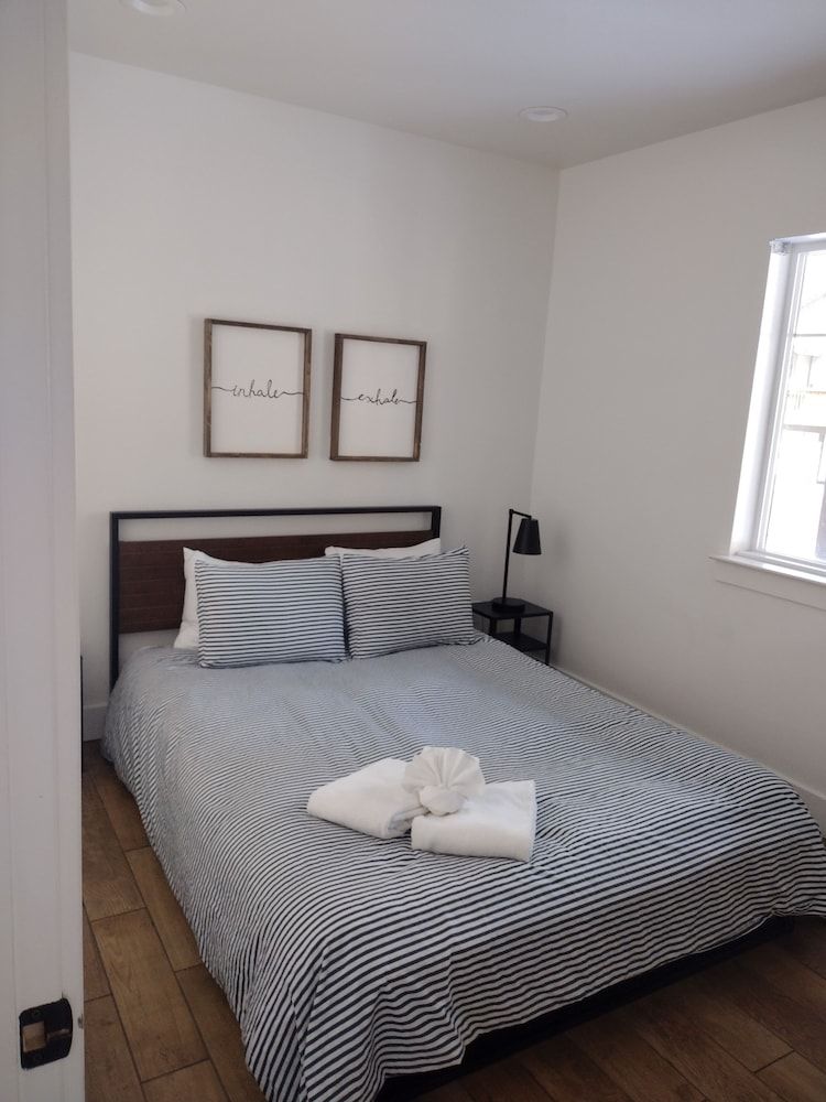 Amachen Cabin - Pet & Family Friendly - Woof Woof! House, Multiple Beds, Balcony, Mountain View (Amachen Cabin) 11