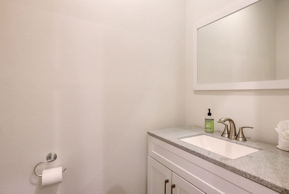 Amachen Cabin - Pet & Family Friendly - Woof Woof! House, Multiple Beds, Balcony, Mountain View (Amachen Cabin) 14