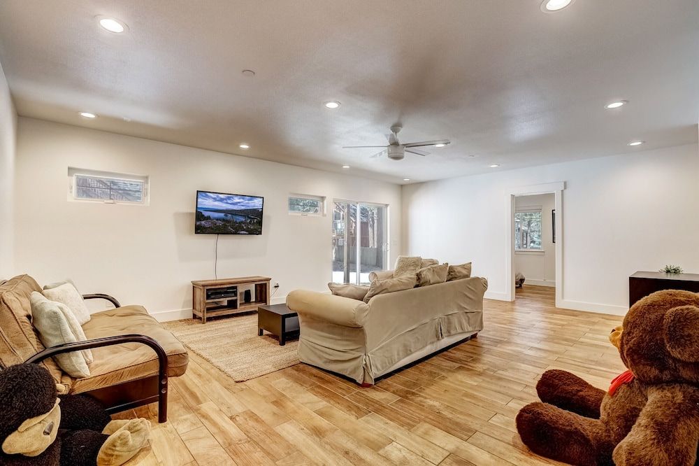 Amachen Cabin - Pet & Family Friendly - Woof Woof! House, Multiple Beds, Balcony, Mountain View (Amachen Cabin) 21