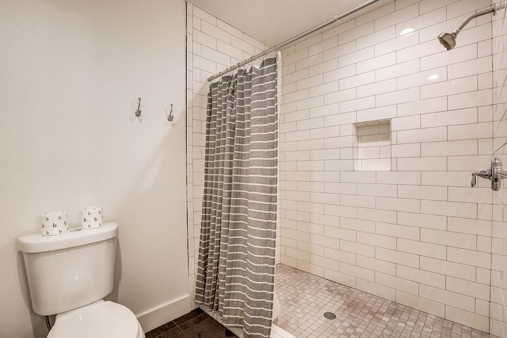 Amachen Cabin - Pet & Family Friendly - Woof Woof! House, Multiple Beds, Balcony, Mountain View (Amachen Cabin) 13