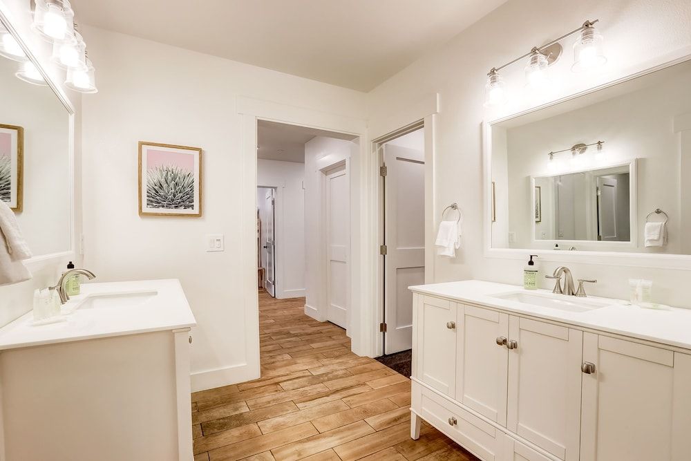 Amachen Cabin - Pet & Family Friendly - Woof Woof! House, Multiple Beds, Balcony, Mountain View (Amachen Cabin) 12