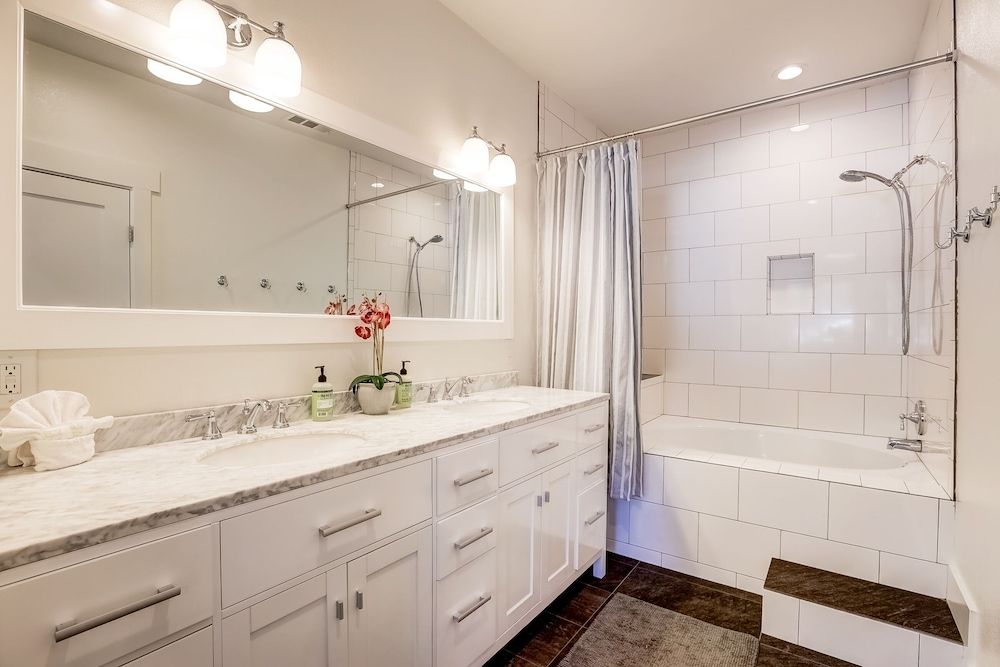 Amachen Cabin - Pet & Family Friendly - Woof Woof! House, Multiple Beds, Balcony, Mountain View (Amachen Cabin) 17