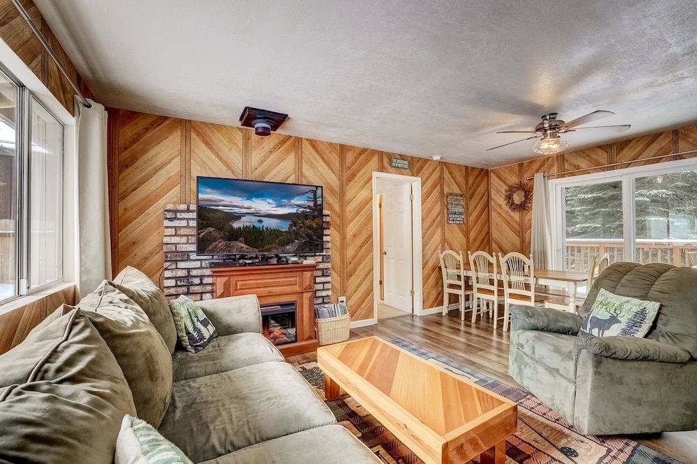 Whispering Pines Cabin - Family and pet Friendly Abode House, Multiple Beds, Patio, Mountain View (Whispering Pines Cabin) 16
