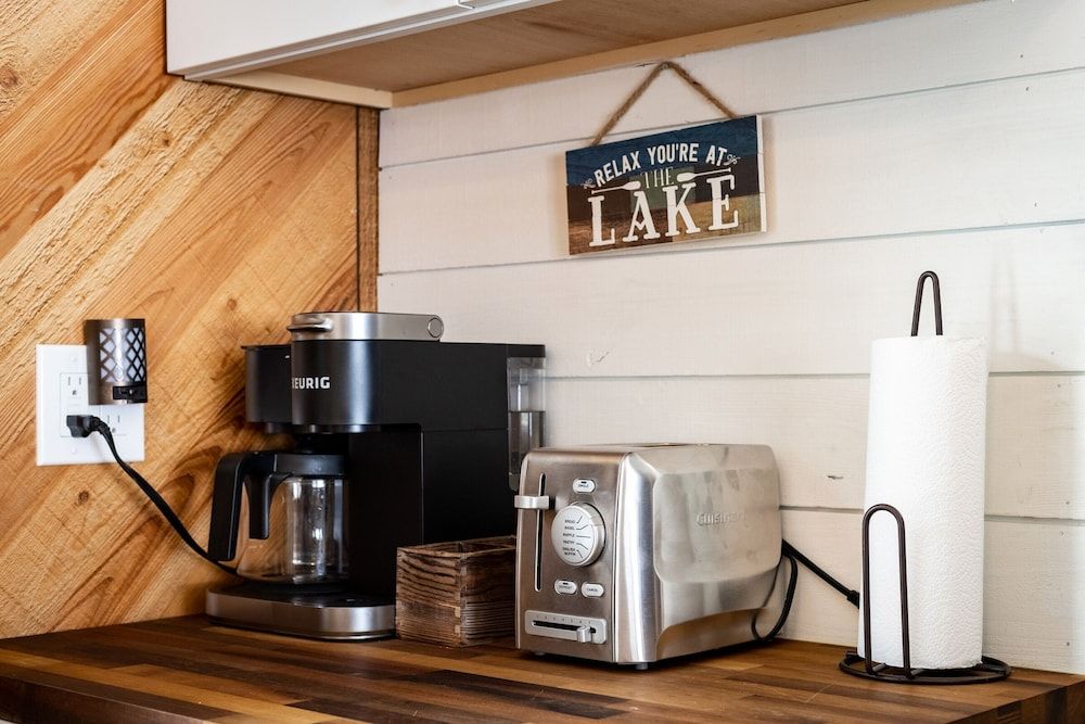 Whispering Pines Cabin - Family and pet Friendly Abode House, Multiple Beds, Patio, Mountain View (Whispering Pines Cabin) 14