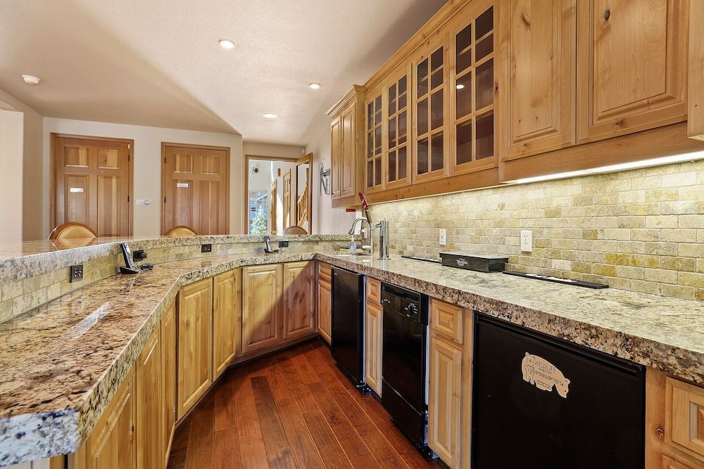 undefined The Lodge on Oaxaco - Epic Man Cave / Billiard Room 4