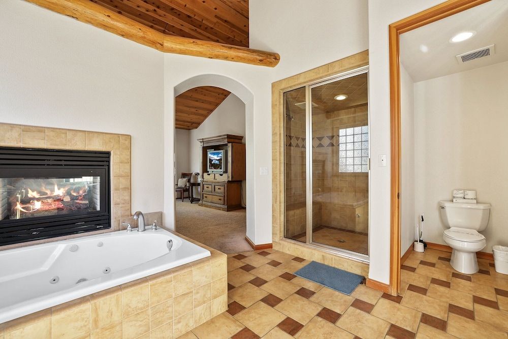 The Lodge on Oaxaco - Epic Man Cave / Billiard Room Cabin, Multiple Beds, Patio, Mountain View (The Lodge on Oaxaco) 9