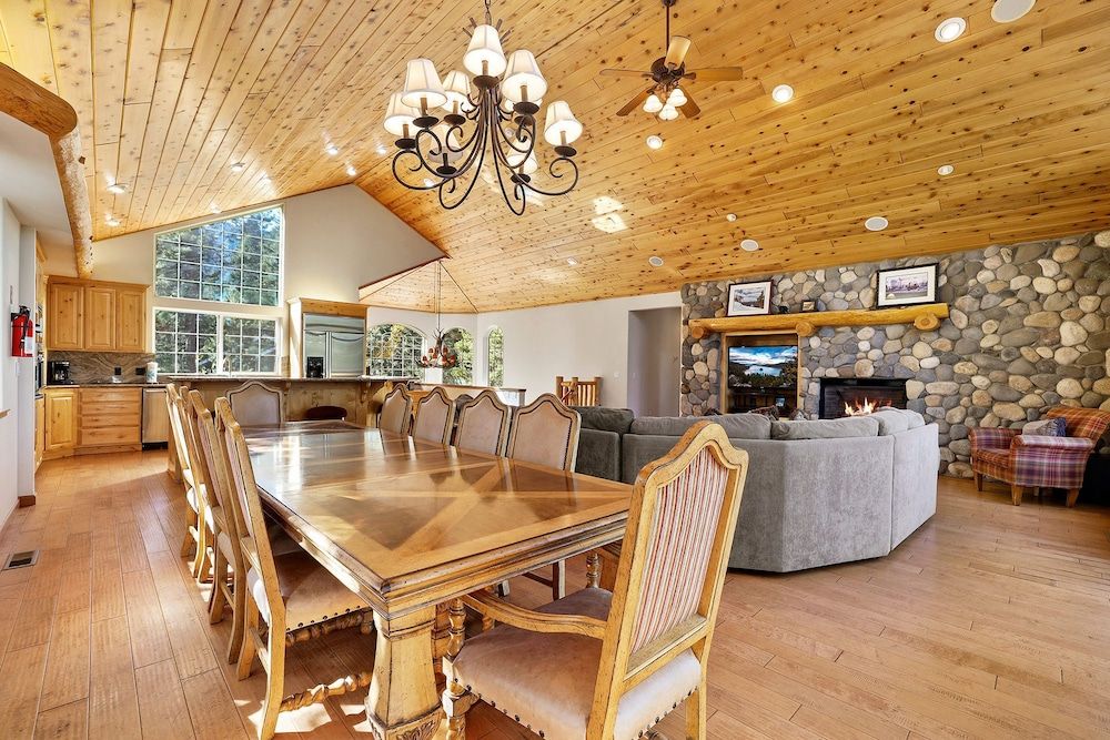 undefined The Lodge on Oaxaco - Epic Man Cave / Billiard Room 6