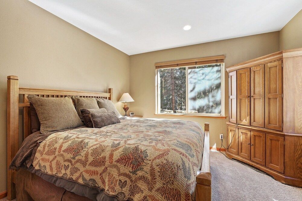 The Lodge on Oaxaco - Epic Man Cave / Billiard Room Cabin, Multiple Beds, Patio, Mountain View (The Lodge on Oaxaco) 5