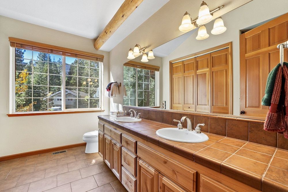 The Lodge on Oaxaco - Epic Man Cave / Billiard Room Cabin, Multiple Beds, Patio, Mountain View (The Lodge on Oaxaco) 10