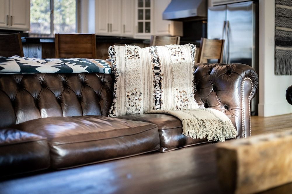 Luxe Mountain Chalet - Hot Tub, Man Cave, Foosball, Peloton House, Multiple Beds, Hot Tub, Mountain View (Luxe Mountain Chalet) 27