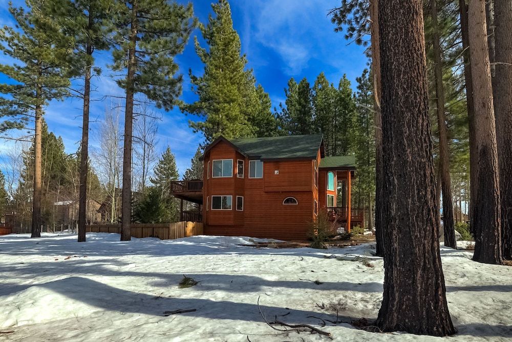 undefined Luxe Mountain Chalet - Hot Tub, Man Cave, Foosball, Peloton 3