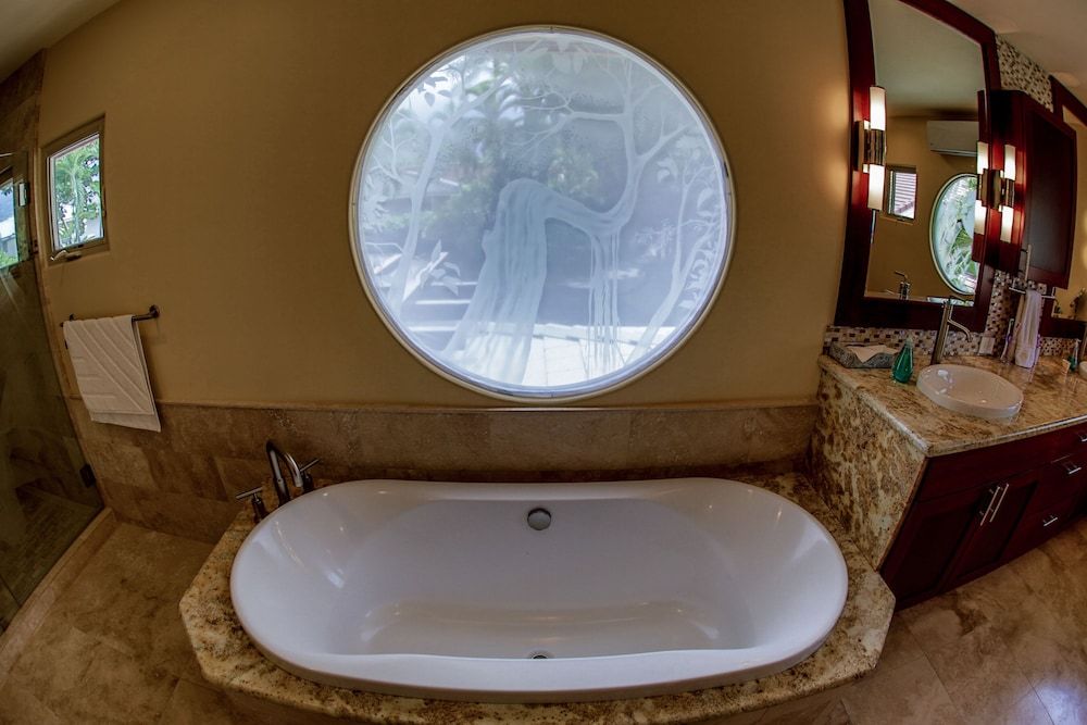 Deep Soaking Bathtub