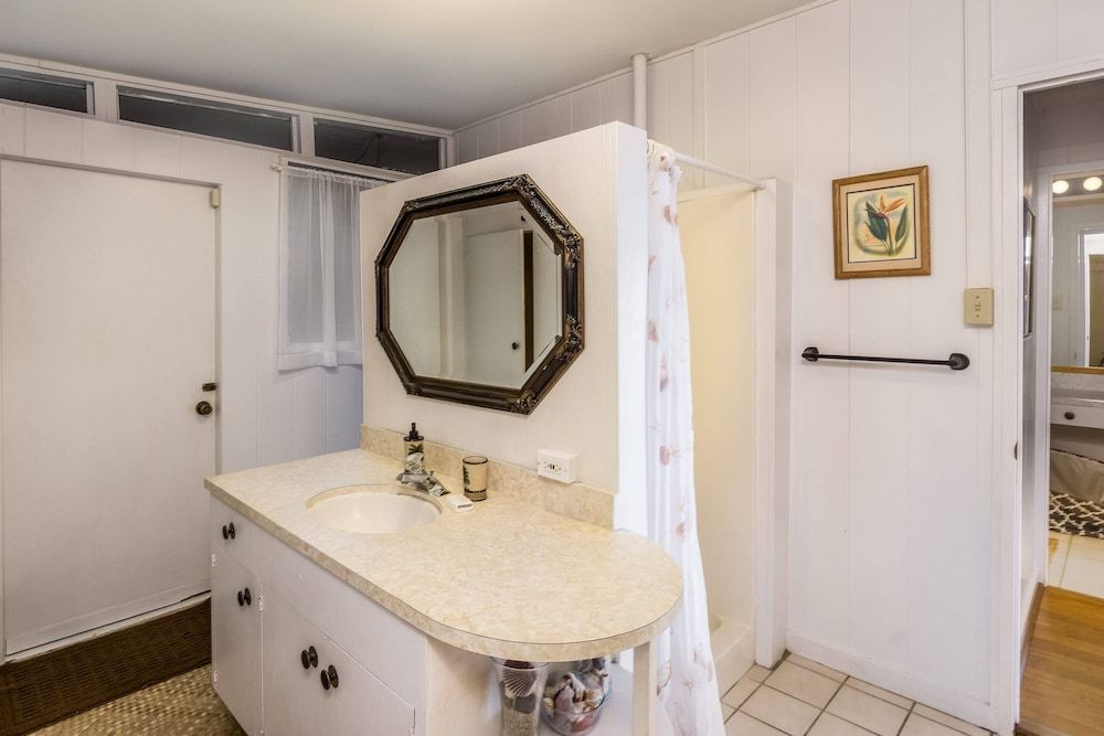 Kaikea Hale Oceanfront Paradise House, Multiple Beds, Patio, Ocean View (Kaikea Hale) 7