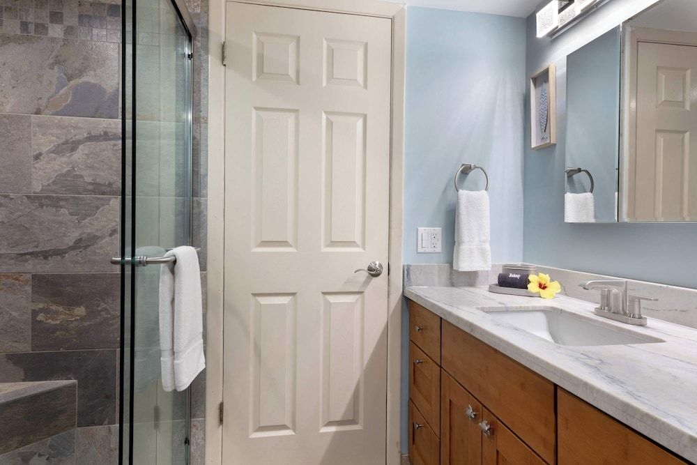 White Sands Village #120 Condo, Multiple Beds, Balcony, Partial Ocean View (White Sands Village #120) 9