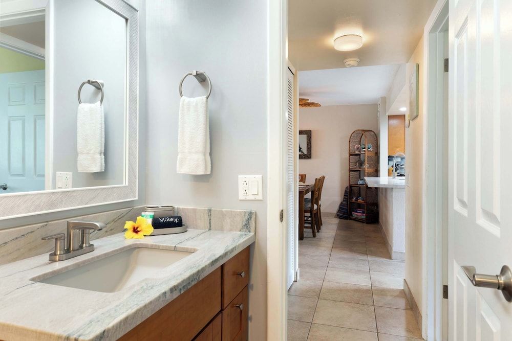 White Sands Village #120 Condo, Multiple Beds, Balcony, Partial Ocean View (White Sands Village #120) 10