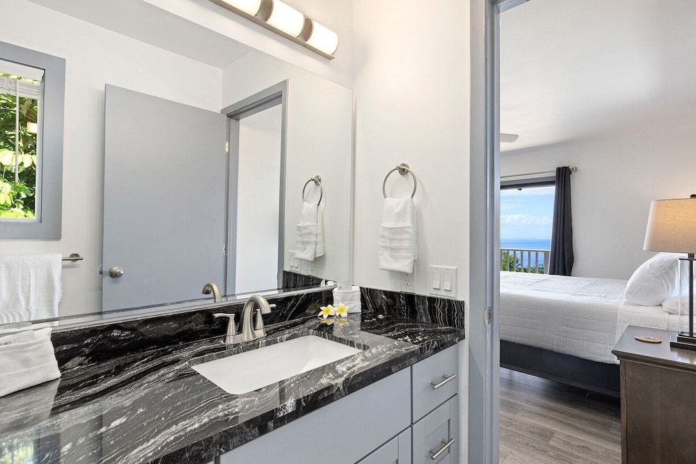 Walua Hale Relaxing Hawaiian Oasis House, Multiple Beds, Lanai, Ocean View (Walua Hale) 12