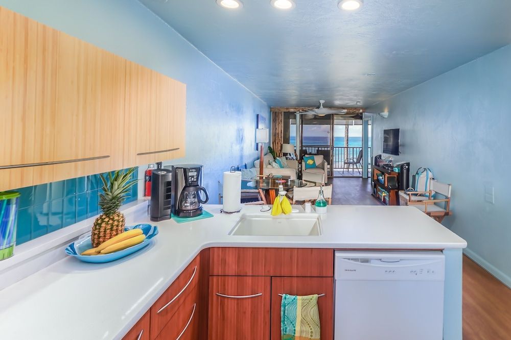 undefined Kona Bali Kai 317 - Oceanfront 2 Bedroom Condo by RedAwning 3