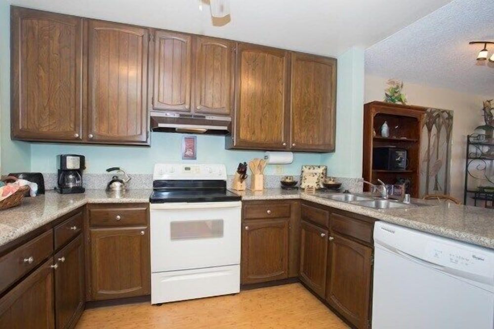 undefined Surf & Racquet Club 6201 5