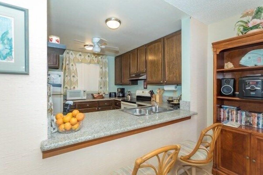 undefined Surf & Racquet Club 6201 6