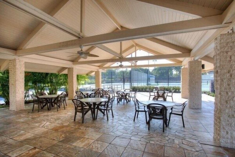 undefined Surf & Racquet Club 6201 2