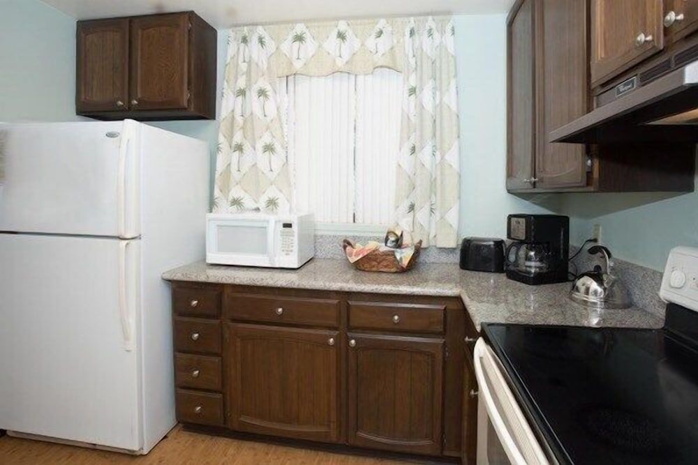 undefined Surf & Racquet Club 6201 7