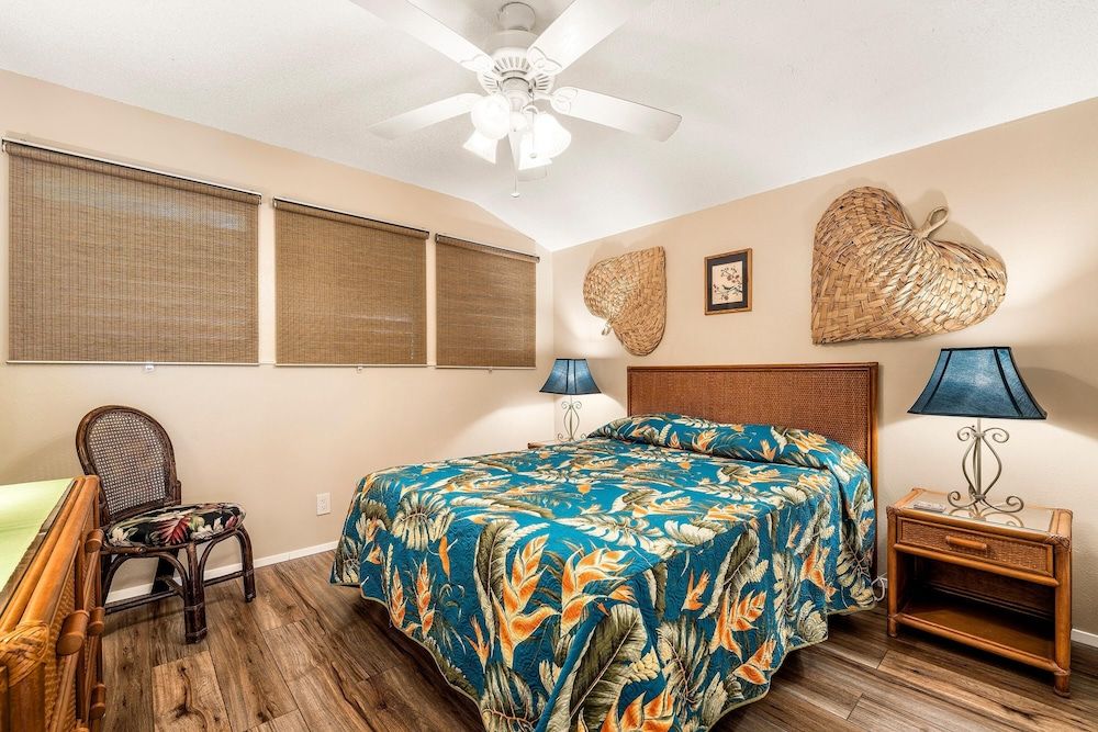 undefined Kona Isle B31 8