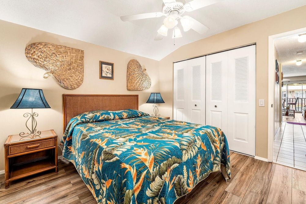 undefined Kona Isle B31 9