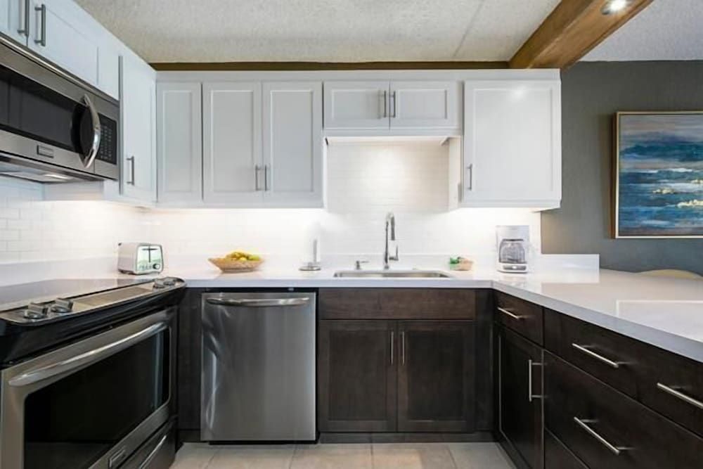 undefined Kona Pacific B409 7