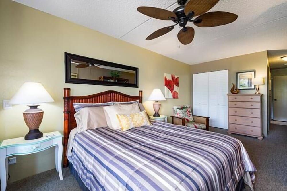 Kona Pacific B409 Condo, 1 Queen Bed with Sofa bed (Kona Pacific B409) 3