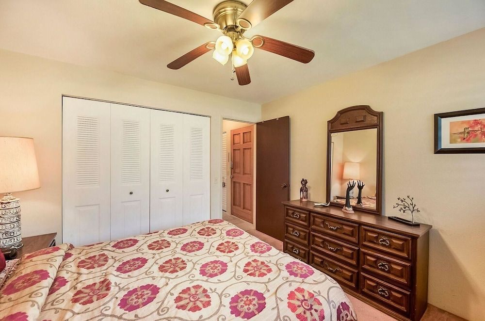 undefined Kona Isle C24 4