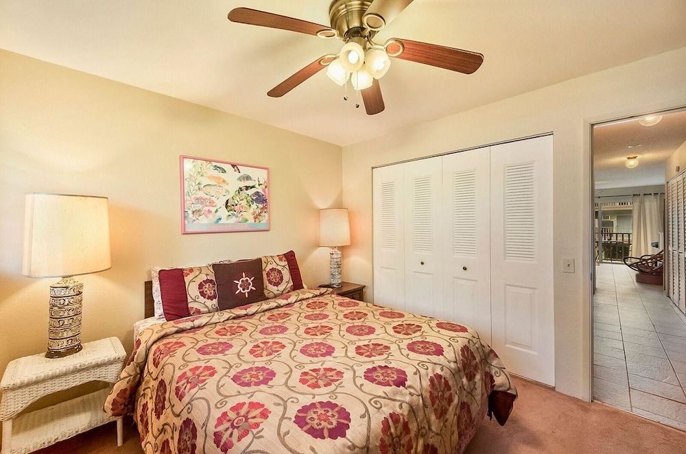 undefined Kona Isle C24 5