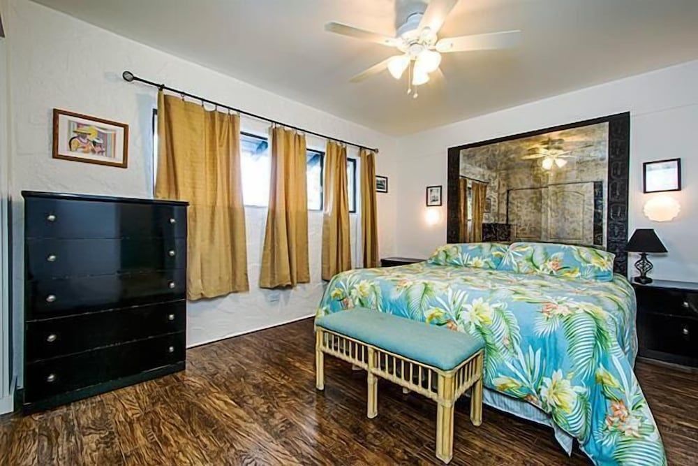 Casa De Emdeko 330 Condo, 1 King Bed with Sofa bed (Casa De Emdeko 330)