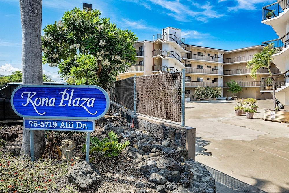 undefined Kona Plaza#402