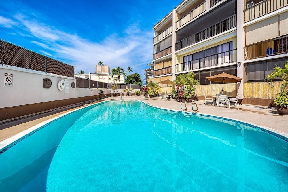 undefined Kona Plaza#402 5