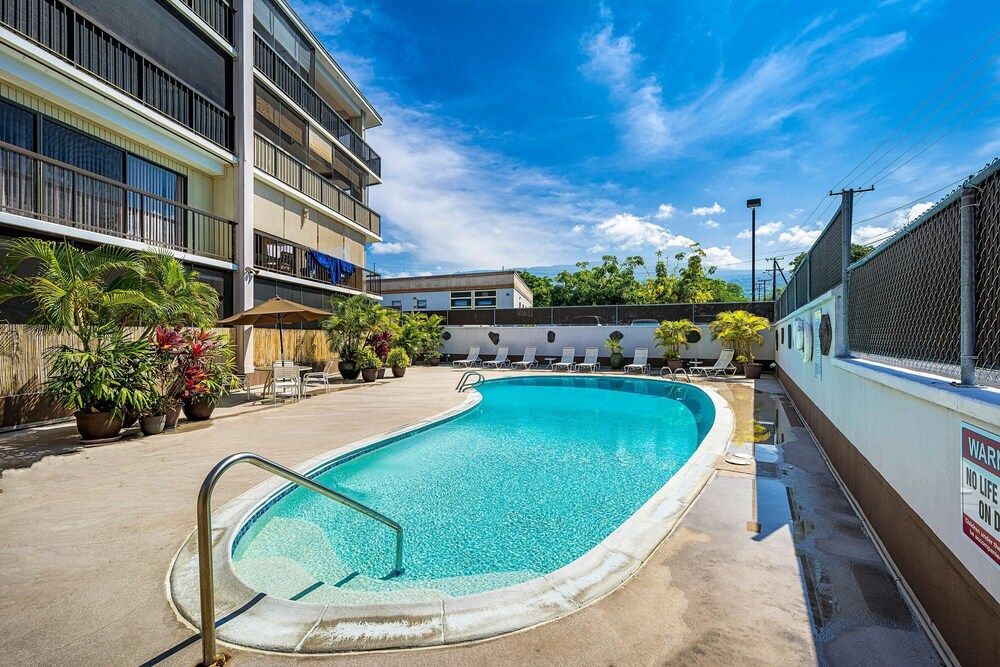 undefined Kona Plaza#402 4