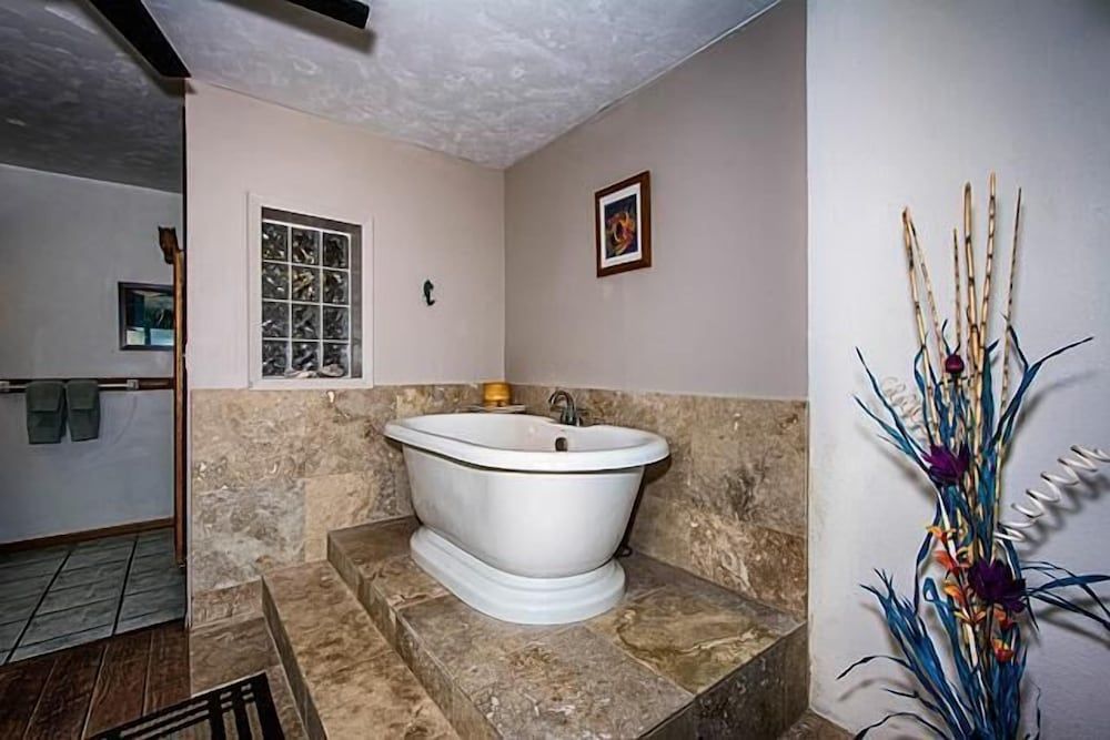 Banyan Tree 404d Condo, 1 King Bed (Banyan Tree 404D) 29