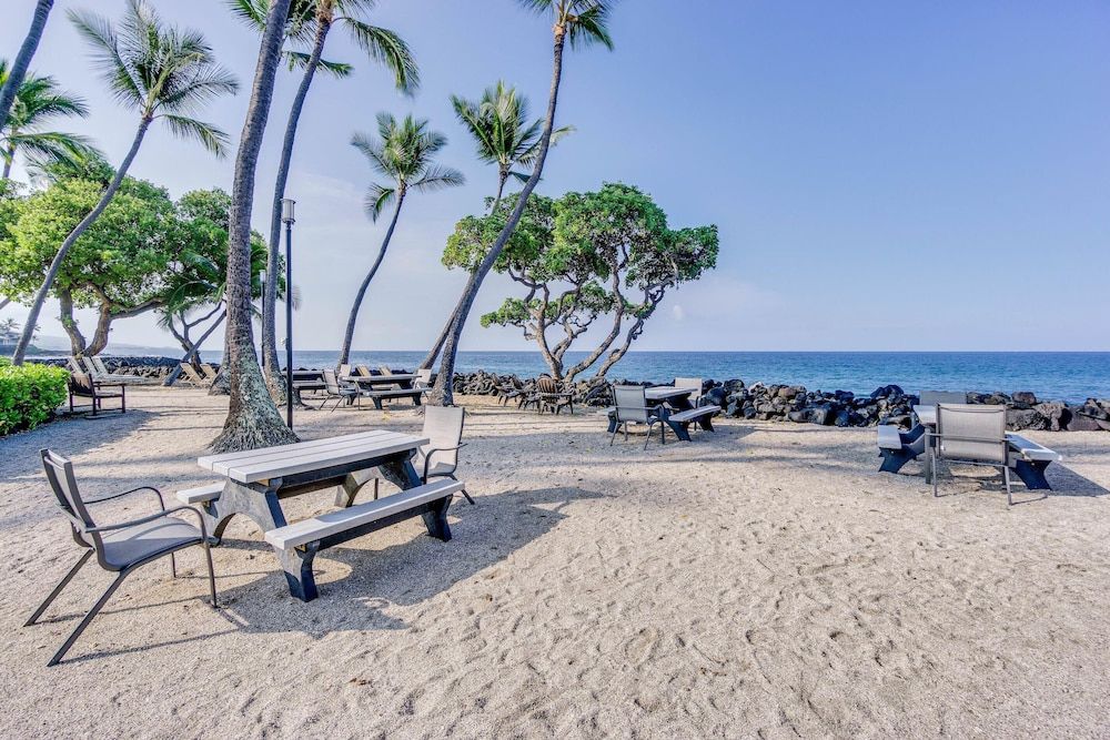 undefined Kona Isle Oceanfront Condo w/ A/c! 5