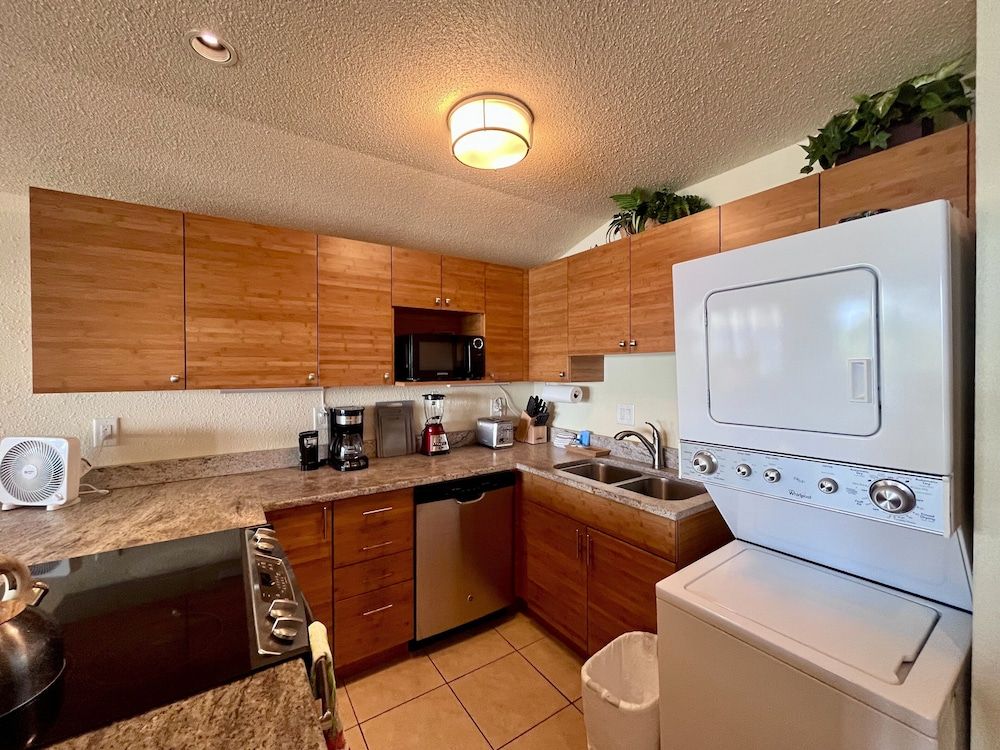 undefined Kona Isle Oceanfront Condo w/ A/c! 6