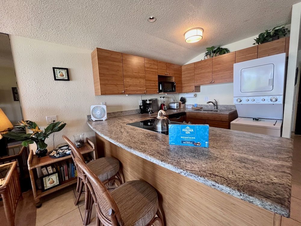 undefined Kona Isle Oceanfront Condo w/ A/c! 7