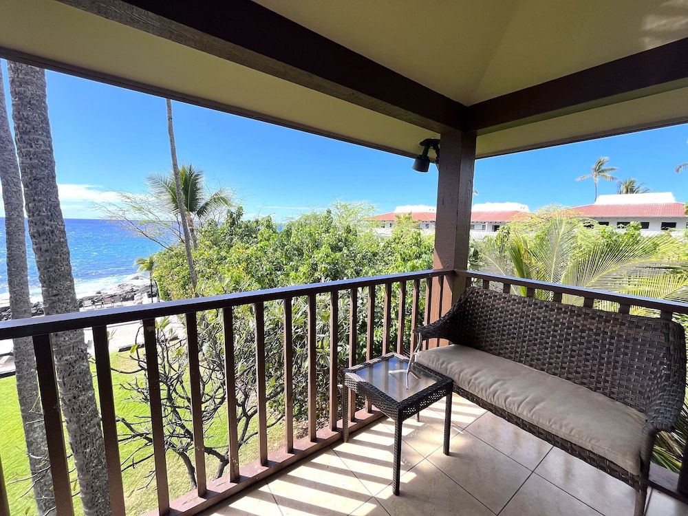 undefined Kona Isle Oceanfront Condo w/ A/c!