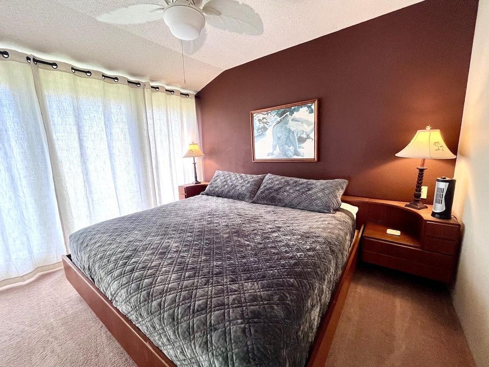 undefined Kona Isle Oceanfront Condo w/ A/c! 10