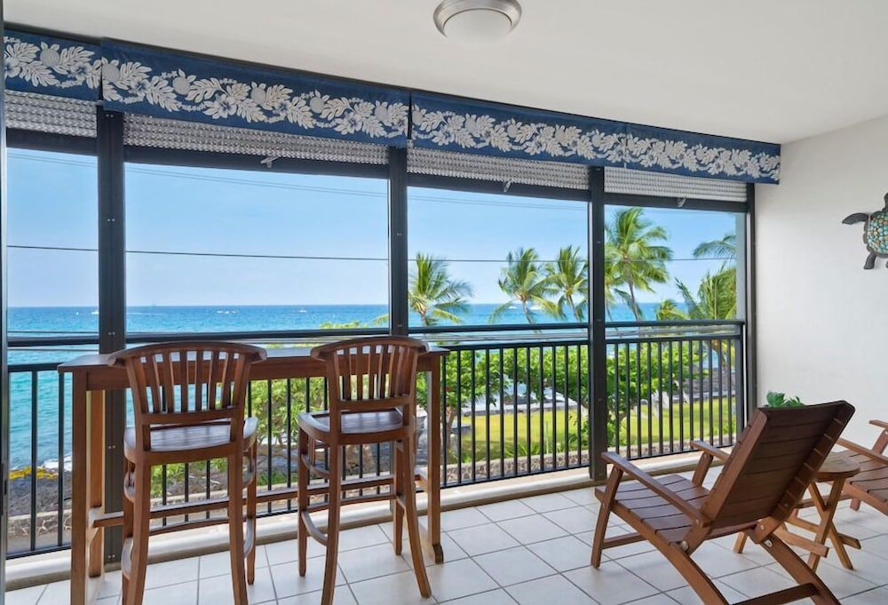 Kona Alii Oceanview Pool Shops & Restaurants