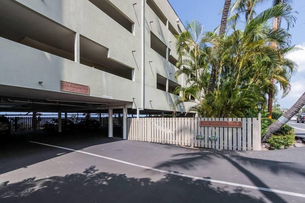 undefined Banyan Tree Condo W/ Pool & Ocean Front! 2