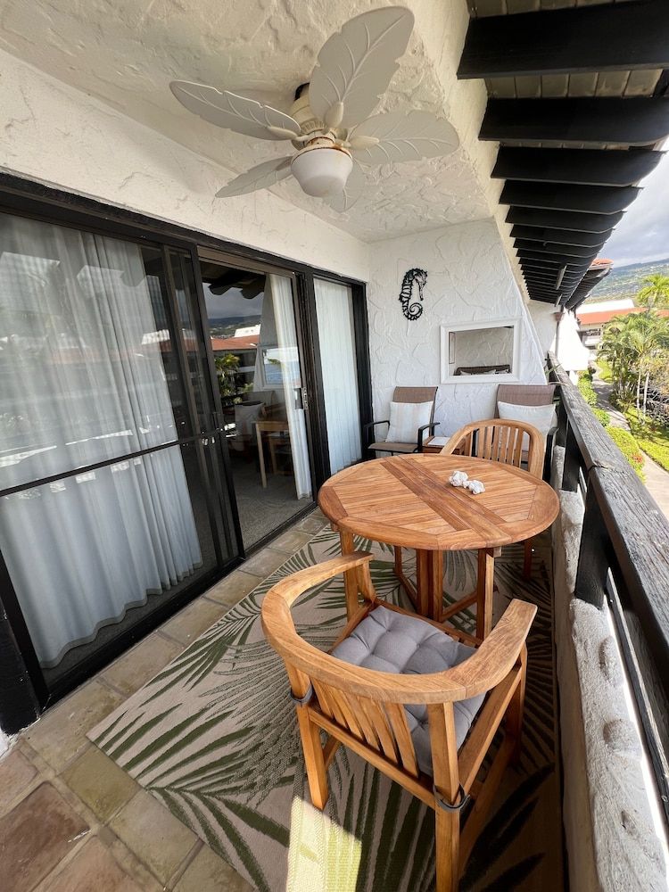 Casa De Emdeko Condo w/ Pool A/C & Ocean Views Condo, 1 Queen Bed with Sofa bed, Balcony, Ocean View (Casa De Emdeko #334) 4
