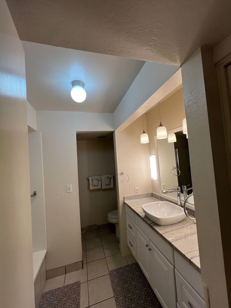 Casa De Emdeko Condo w/ Pool A/C & Ocean Views Condo, 1 Queen Bed with Sofa bed, Balcony, Ocean View (Casa De Emdeko #334) 6