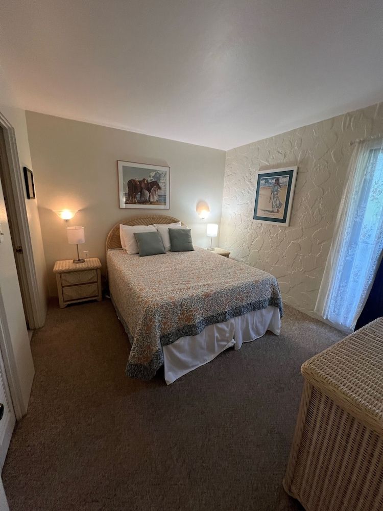 Casa De Emdeko Condo w/ Pool A/C & Ocean Views Condo, 1 Queen Bed with Sofa bed, Balcony, Ocean View (Casa De Emdeko #334) 2