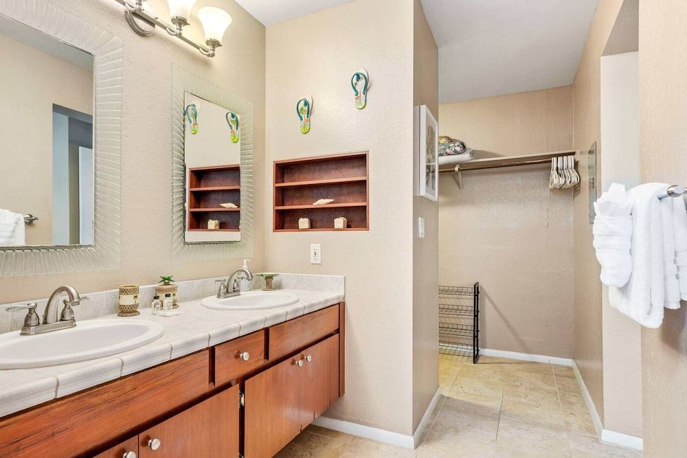 Keauhou Punahele Private Lanai w/ Grill Condo, Multiple Beds, Patio, Garden View (Keauhou Punahele #E105) 13