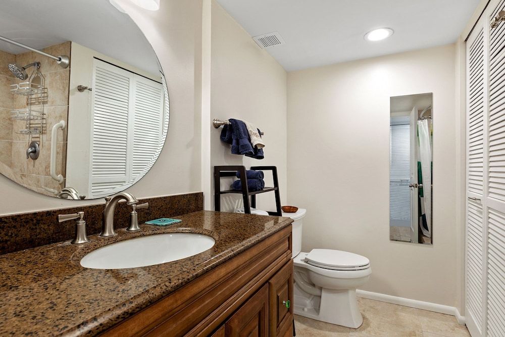 White Sands Village Oceanfront Condo, Multiple Beds, Balcony, Partial Ocean View (White Sands Village #129) 13